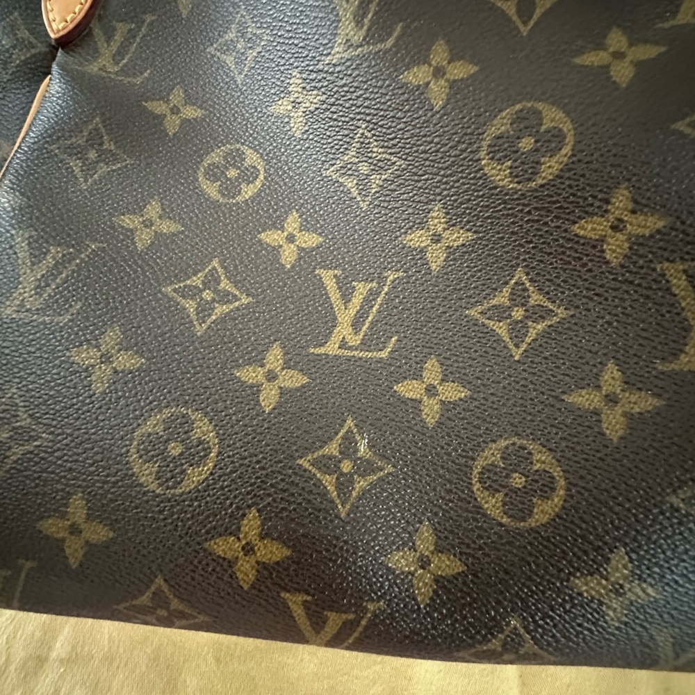 Louis Vuitton Totally MM - Picture 8 of 16